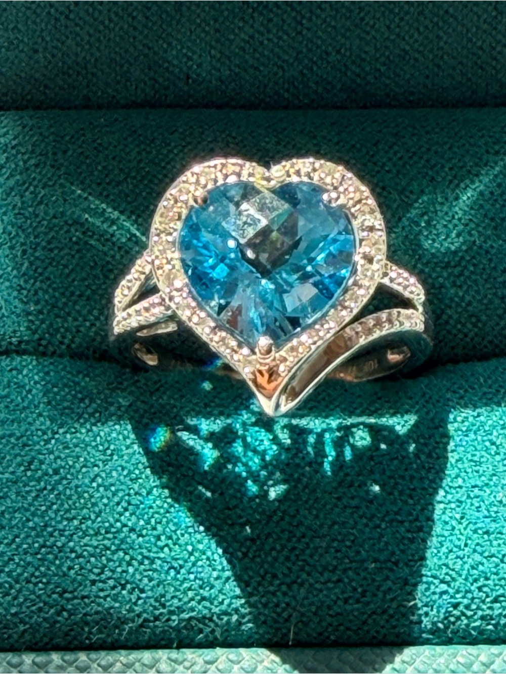 10k white gold Heart Blue topaze & diamonds Halo Ring - size 7